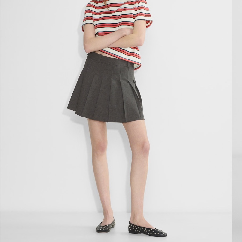 ARITZIA Sunday Best Olive Mini Skirt. Size 0